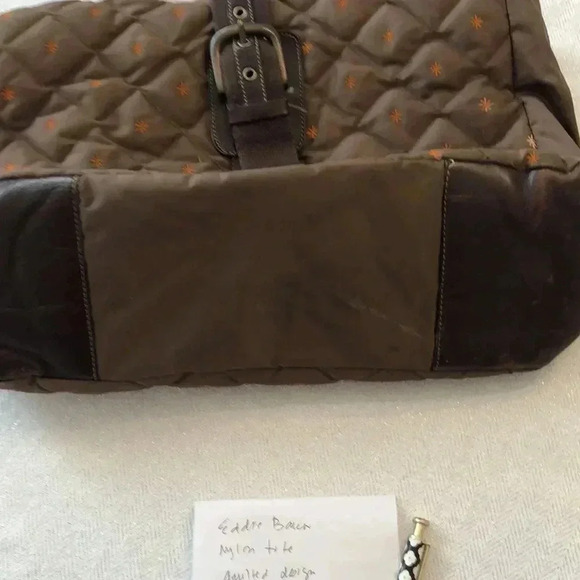 Eddie Bauer tote with quilted design. - Picture 4 of 11